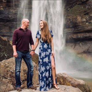 Lulus Floral Maxi 💙